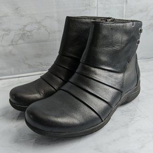 Clarks black leather flat booties